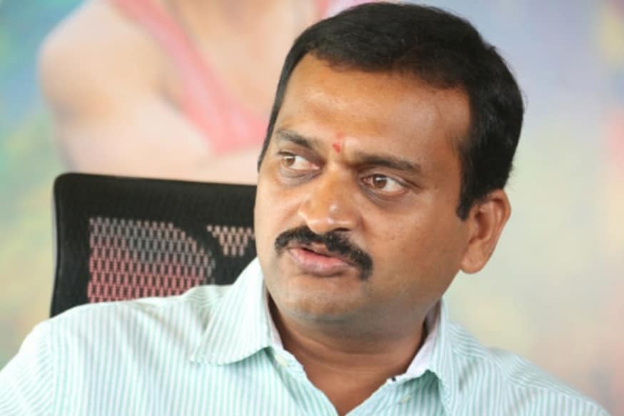 Producer Bandla Ganesh gets bail who arrested by Banjara Hills Police in Hyderabad pk తెలుగు ఇండస్ట్రీ మోస్ట్ కాంట్రవర్సియల్ ప్రొడ్యూసర్ బండ్ల గణేష్కు బెయిల్ దొరికింది. మరో నిర్మాత పివిపి ఇచ్చిన ఫిర్యాదు ఆధారంగా ఈయన్ని అదుపులోకి తీసుకున్నారు పోలీసులు. జూబ్లీహిల్స్ నుంచి కడప.. bandla ganesh,bandla ganesh gets bail,bandla ganesh bail,bandla ganesh botsa satyanarayana,ap news,ap politics,bandla ganesh twitter,bandla ganesh controversy,bandla ganesh check bounce case,bandla ganesh arrest,hyderabad police arrest bandla ganesh,pvp bandla ganesh,pvp vs bandla ganesh,potluri vara prasad,tollywood news,hyderabad police,hyderabad news,telugu news,bandla ganesh,bandla ganesh twitter,bandla ganesh instagram,bandla ganesh producer,bandla ganesh binami,bandla ganesh seven o clock blade,bandla ganesh controversy,bandla ganesh mahesh babu,bandla ganesh check bounce,bandla ganesh pvp,bandla ganesh pvp war,bandla ganesh interview,bandla ganesh on pawan kalyan,bandla ganesh politics,bandla ganesh exclusive interview,bandla ganesh quits politics,bandla ganesh goodbye to politics,producer bandla ganesh quits politics,bandla ganesh says good bye to politics,reason behind bandla ganesh quits politics tv 9,telugu cinema,బండ్ల గణేష్,బండ్ల గణేష్ వివాదం,బండ్ల గణేష్ రాజకీయాలు,బండ్ల గణేష్ నిర్మాత,బండ్ల గణేష్ కాంట్రవర్సీ,బండ్ల గణేష్కు బెయిల్,బండ్ల గణేష్ బొత్స సత్యనారాయణ,బండ్ల గణేష్ అరెస్ట్, సినీ నిర్మాత బండ్ల గణేష్, పీవీపీని బెదిరించిన బండ్ల గణేష్,
