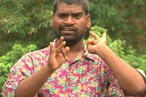 ఇప్పుడు మరో సెలబ్రిటీ కూడా కరోనా బారిన పడ్డట్లు తెలుస్తుంది. ఆయనెవరో కాదు.. బిత్తిరి సత్తి. వి6 ఛానల్‌లో వచ్చే తీన్‌మార్ వార్తలతో గుర్తింపు తెచ్చుకున్న ఈయన తర్వాత టీవీ 9కి వెళ్లిపోయాడు. అయితే అక్కడ కొన్ని కారణాలతో ఆయన్ని తొలగించారు. 
