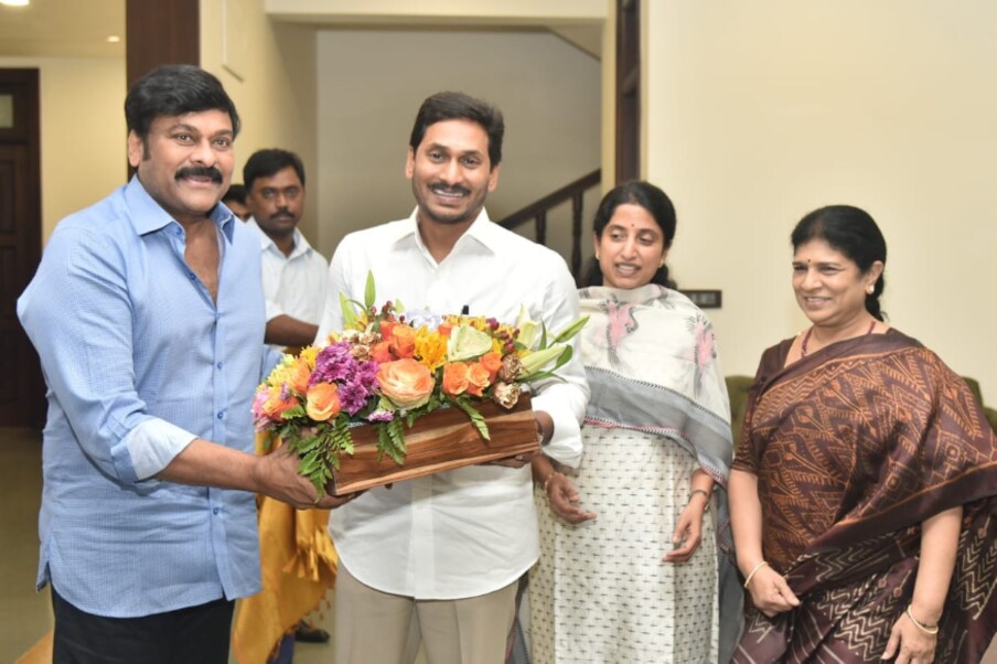  జగన్ మోహన్ రెడ్డి ఆరు నెలల పాలన చూసి ప్రజలు సై సైరా నరసింహారెడ్డి అంటున్నారని చెప్పారు.