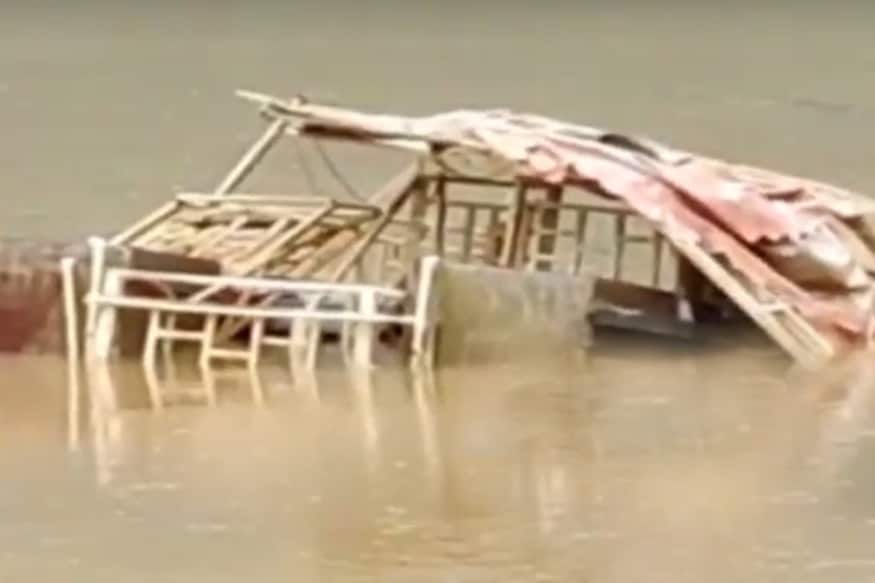 kachhaluru boat accident, boat capsizes, boat accident, dharmadi satyam team, papikondalu vihara yatra, papikondalu tourism, godavari river, boat submergedi, 40 people missing, east godavari district, పాపికొండలు, విహారా యాత్రలో విషాదం, మునిగిన బోటు, 40మంది గల్లంతు, గోదావరి నది, గోదావరిలో ఘోరప్రమాదం, కచ్చులూరు బోటు ప్రమాదం, ధర్మాడి సత్యం టీం గోదావరిలో లాంచీ బోల్తా, గోదావరి బోటు ప్రమాదం మృతులు, తూర్పుగోదావరి జిల్లా, కచ్చలూరులో మూఢనమ్మకాలు, కచ్చులూరు బోటు ప్రమాదం, శివుడి ఆగ్రహంతోనే బోటు ప్రమాదం