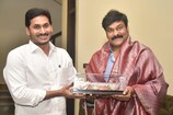 Video: చిరంజీవికి వీణను బహుకరించిన సీఎం జగన్