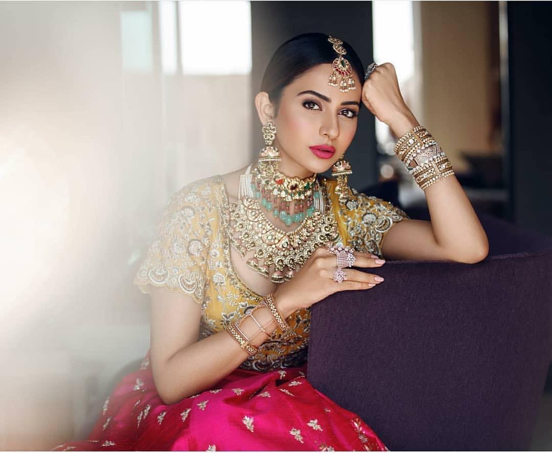 ఆస్థా శర్మ ఫ్యాషన్ డిజైన్స్ (credit - insta - aasthasharma)