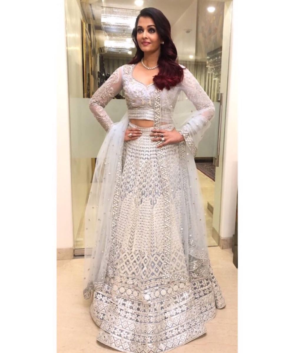 ఆస్థా శర్మ ఫ్యాషన్ డిజైన్స్ (credit - insta - aasthasharma)