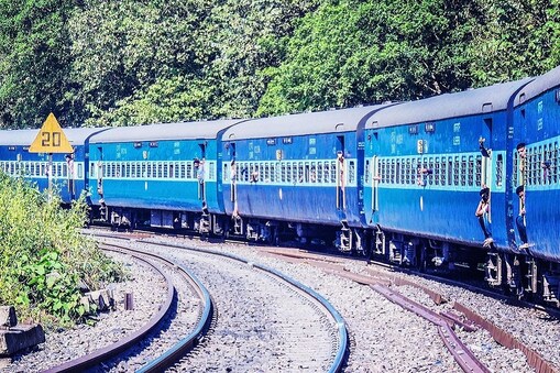 Railway Jobs: దక్షిణ మధ్య రైల్వేలో 4103 జాబ్స్... దరఖాస్తు చేయండి ఇలా
(ప్రతీకాత్మక చిత్రం)