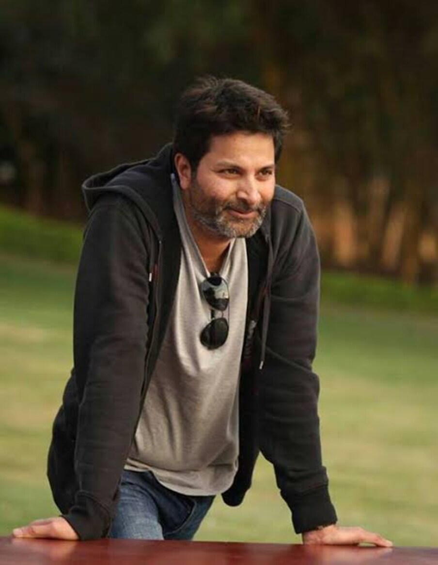  రచయతగానే ఎన్నో అద్భుత విజయాలను అందుకున్న ఈ మాటల మాంత్రికుడు.. దర్శకుడిగా భవిష్యత్తులో మరిన్ని విజయాలు సొంతం చేసుకోవాలని ఆశిద్దాం. (twitter/Photo)