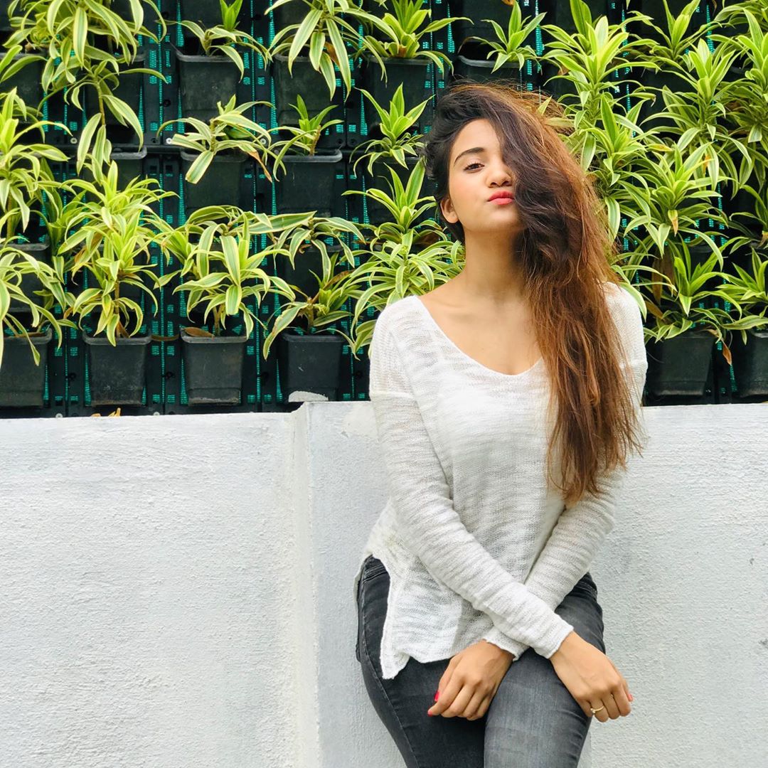 ఆషీ సింగ్ ఫొటోస్ (credit - insta - i_ashisinghh)