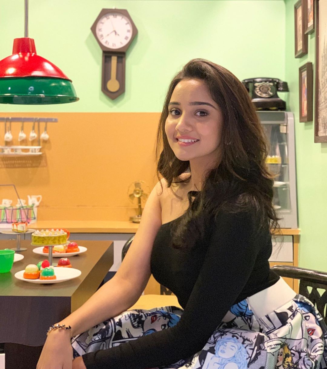 ఆషీ సింగ్ ఫొటోస్ (credit - insta - i_ashisinghh)