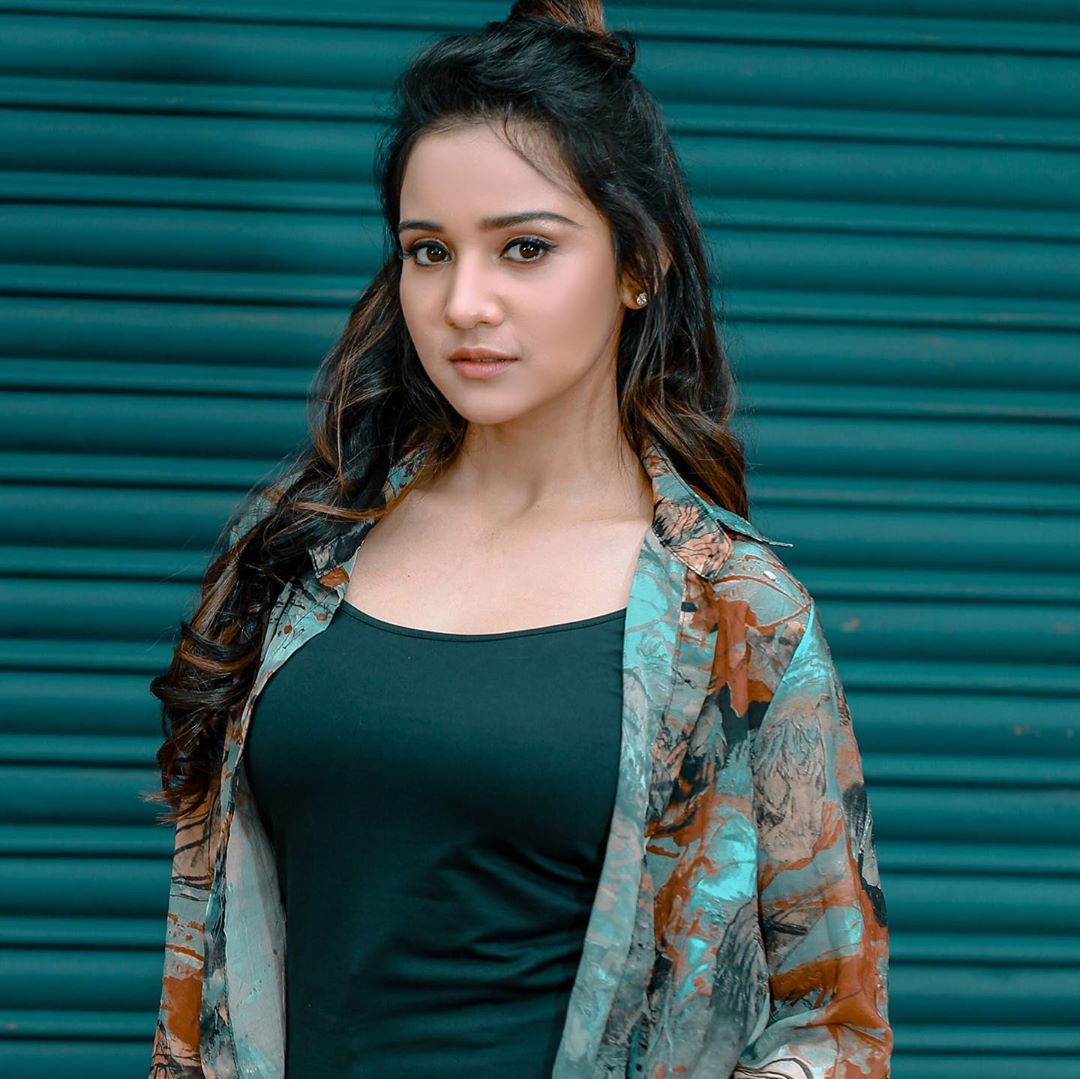 ఆషీ సింగ్ ఫొటోస్ (credit - insta - i_ashisinghh)