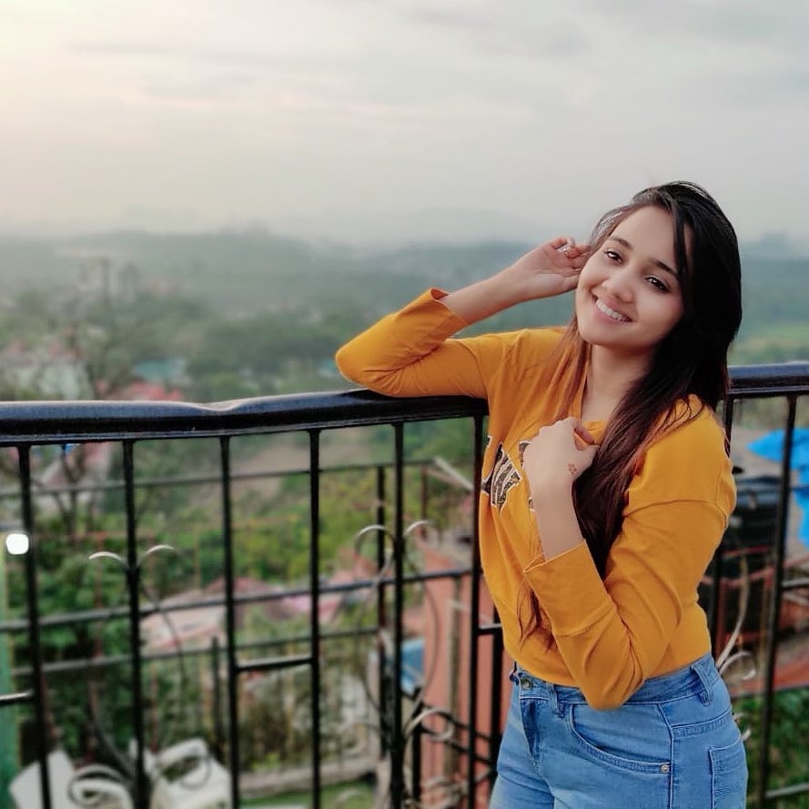 ఆషీ సింగ్ ఫొటోస్ (credit - insta - i_ashisinghh)