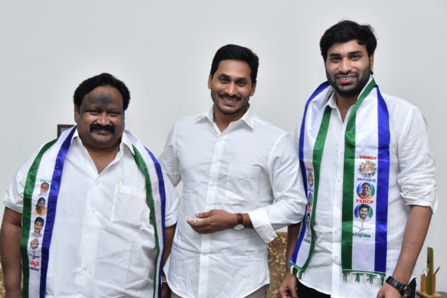 Vallabaneni vamsi, devineni avinash, tdp, ysrcp, chandrababu naidu, gannavaram, ysrcp operation akarsh, ap cm ys jagan, ap news, ap politics, వల్లభనేని వంశీ, దేవినేని అవినాష్, టీడీపీ, వైసీపీ, చంద్రబాబునాయుడు, గన్నవరం, వైసీపీ ఆపరేషన్ ఆకర్ష్, ఏపీ సీఎం జగన్, ఏపీ న్యూస్, ఏపీ రాజకీయాలు