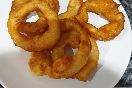 Food : కరకరలాడే ఉల్లి గారెలు... ఇలా తయారుచెయ్యండి