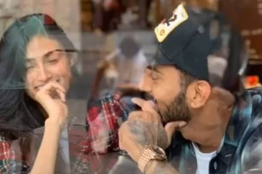 Team India Cricketer KL Rahul affair with bollwood beauty Athiya Shetty and photos goes viral pk క్రికెట్, సినిమాలకు చాలా దగ్గర సంబంధం ఉంటుంది. ఇక్కడి వాళ్లు అక్కడ.. అక్కడి వాళ్లు ఇక్కడ రొమాన్స్ చేస్తూనే ఉంటారు. సాక్షాత్తూ ఇండియన్ క్రికెట్ టీం కెప్టెన్ విరాట్ కోహ్లీ బాలీవుడ్ స్టార్ హీరోయిన్.. kl rahul,kl rahul twitter,kl rahul athiya shetty,kl rahul athiya shetty love,kl rahul athiya shetty affair,kl rahul athiya shetty love photos,kl rahul athiya shetty photos,kl rahul athiya shetty dating,kl rahul athiya shetty birthday wishes,nidhhi agerwal,nidhhi agerwal twitter,athiya shetty hot,nidhhi agerwal kl rahul,kl rahul girlfriend,kl rahul dating nidhi agerwal,nidhhi agerwal on dating kl rahul,niddhi agerwal,cricketer kl rahul,kl rahul and nidhi agarwal,nidhhi agerwal and kl rahul,kl rahul dating nidhi agarwal,nidhi agarwal kl rahul,nidhhi agerwal dating kl rahul,nidhhi agerwal and kl rahul dating,nidhhi agerwal dating kl rahul photos,hindi cinema,కేఎల్ రాహుల్,అతియా శెట్టి,కేఎల్ రాహుల్ అతియా శెట్టి,కేఎల్ రాహుల్ నిధి అగర్వాల్,హిందీ సినిమా