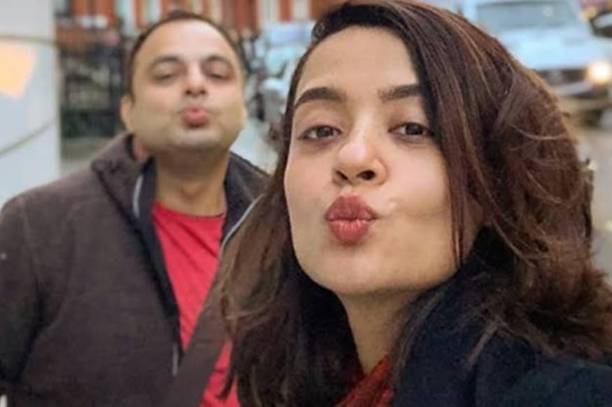Bollywood hot beauty Surveen Chawla open and bold statements on married heroines and nude scenes pk సాధారణంగా ఇలాంటి సంచలన కమెంట్స్ చేయాలంటే చాలా ధైర్యం ఉండాలి.. ఇండస్ట్రీలో పెళ్లి అయిన తర్వాత నటన కొనసాగించడం కాస్త కష్టమే. కానీ బాలీవుడ్ హీరోయిన్లు మాత్రం అలాగే కంటిన్యూ అవుతున్నారు. surveen chawla,surveen chawla twitter,surveen chawla hot scenes,surveen chawla hottest,surveen chawla bold scenes,surveen chawla marriage,surveen chawla husband,surveen chawla movies,surveen chawla web series,surveen chawla house,surveen chawla hot,surveen chawla kiss,surveen chawla family,surveen chawla husband name,surveen chawla wedding pics,surveen chawla husband photo,surveen chawla songs,surveen chawla biography,surveen chawla hate story 2,surveen chawla interview,surveen chawla marriage pics,surveen chawla wedding video,telugu cinema,సుర్వీన్ చావ్లా,సుర్వీన్ చావ్లా సినిమాలు,తెలుగు సినిమా,హిందీ సినిమా