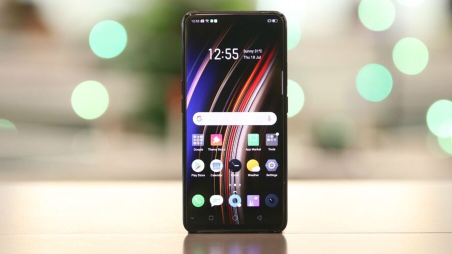  Realme X: రియల్‌మీ నుంచి వచ్చిన మరో ఫ్లాగ్‌షిప్ స్మార్ట్‌ఫోన్‌ రియల్‌మీ ఎక్స్. ఇందులో 16 మెగాపిక్సెల్ పాప్-అప్ సెల్ఫీ కెమెరా, 91.2 పర్సెంట్ స్క్రీన్-టు-బాడీ రేషియో, VOOC 3.0 ఛార్జింగ్ సపోర్ట్, ఇన్‌డిస్‌ప్లే ఫింగర్‌ప్రింట్ సెన్సార్ లాంటి ప్రత్యేకతలున్నాయి. 4జీబీ+128జీబీ ధర రూ.16,999 కాగా హైఎండ్ వేరియంట్ 8జీబీ+128జీబీ ధర రూ.19,999.