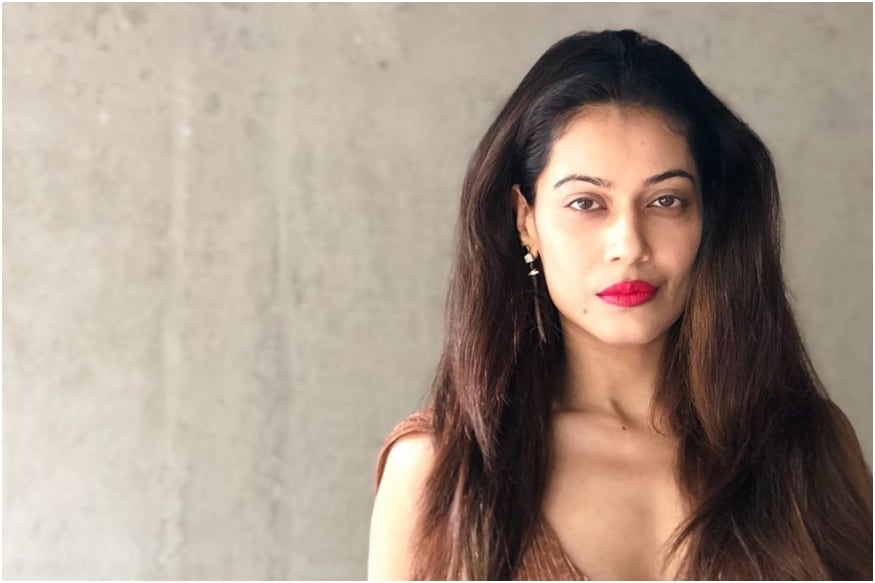 actress payal rohatgi detained for comments against nehru gandhi family