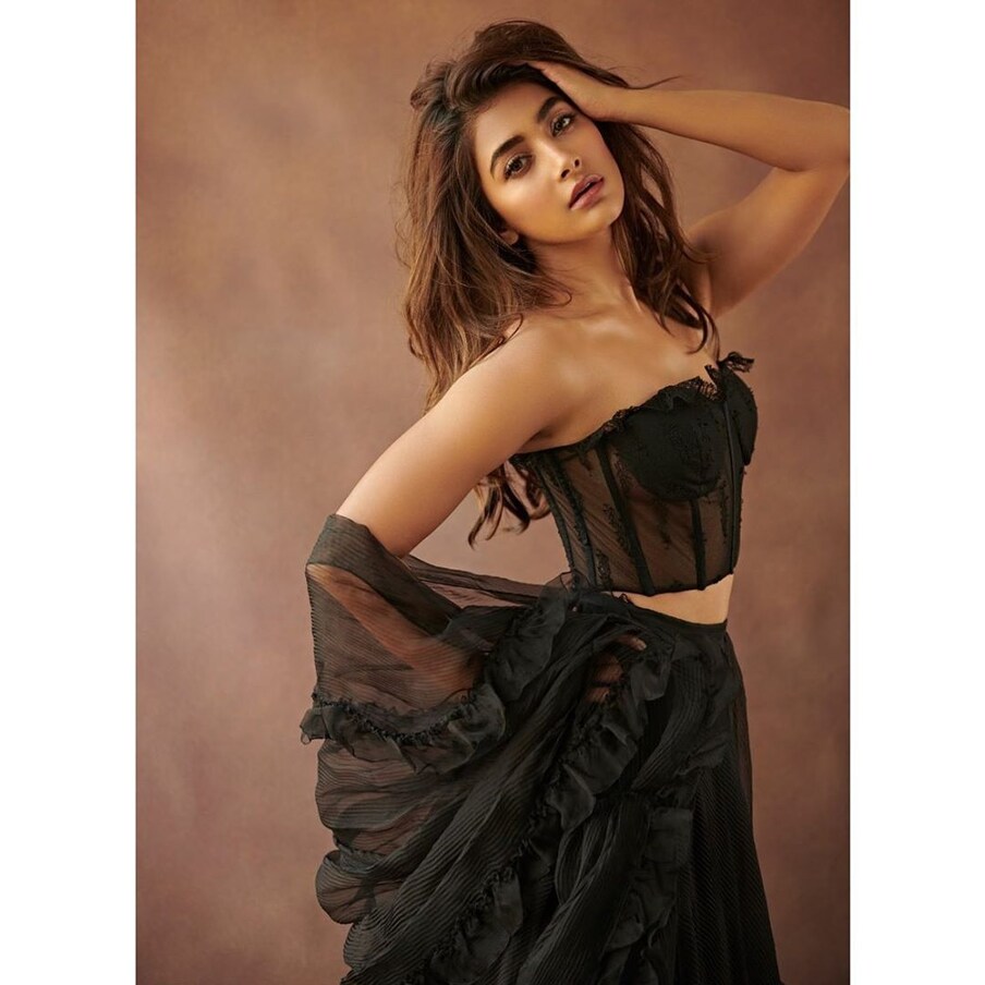  పూజా హెగ్డే లేటెస్ట్ ఫోటో షూట్ (Instagram/Photo)