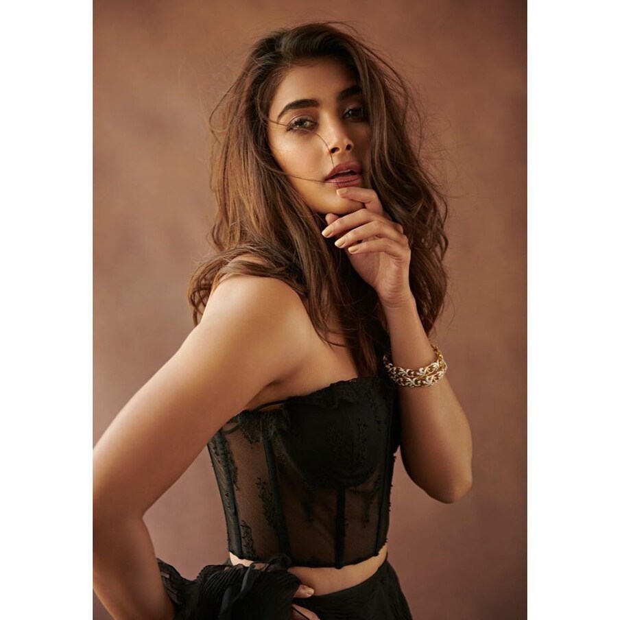  పూజా హెగ్డే లేటెస్ట్ ఫోటో షూట్ (Instagram/Photo)