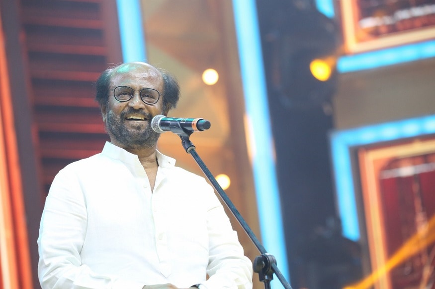 Technical issue raised for Superstar Rajinikanth flight and he delays 2 hours in airport pk సూపర్ స్టార్ రజినీకాంత్ అభిమానులకు ఈ వార్త విని గుండె జారినంత పనైపోయింది. ఈయన ప్రయాణిస్తున్న విమానంలో సాంకేతిక లోపం రావడంతో ఒక్కసారిగా అంతా ఉలిక్కిపడ్డారు. ఈయన చెన్నై నుంచి బయలుదేరాల్సిన.. Rajinikanth,Rajinikanth twitter,Rajinikanth flight,Rajinikanth flight dalays,Rajinikanth flight issue,Rajinikanth airport,Rajinikanth flight airport,Rajinikanth movies,telugu cinema,రజినీకాంత్,రజినీకాంత్ సినిమాలు,రజినీకాంత్ ఫ్లైట్ డిలే,రజినీకాంత్ ఎయిర్పోర్ట్