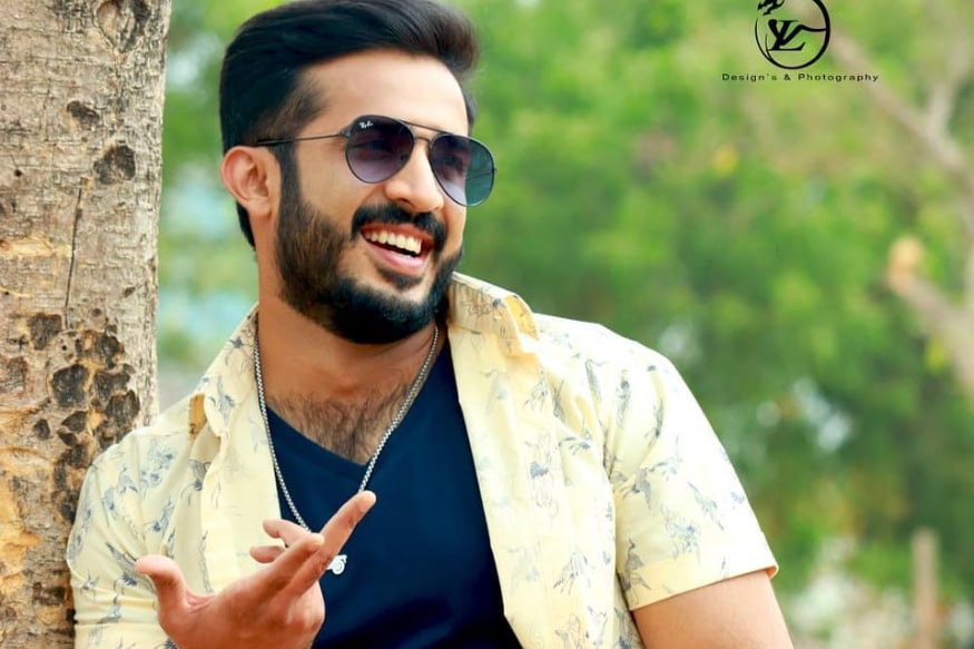 Anchor Ravi opens about his assets and says that he was cheated by a friend very bad way pk యాంకర్ రవితో ప్రత్యేకంగా పరిచయాలు అవసరం లేదు. బుల్లితెరపై తనకంటూ ప్రత్యేక గుర్తింపు సంపాదించుకున్నాడు ఈ యాంకర్. పటాస్ కామెడీ షో సహా మరెన్నో షోలకు హోస్ట్గా చేసాడు రవి. ఈ మధ్యే పటాస్.. anchor ravi,anchor ravi facebook,anchor ravi twitter,anchor ravi cheated,anchor ravi cheated by friend,anchor ravi srimukhi affair,anchor ravi 45 lacks cheated,anchor ravi lasya,anchor ravi srimukhi,anchor ravi local gangs promo,anchor ravi pradeep,anchor ravi anchor srimukhi,anchor ravi lasya affair,anchor ravi movies,anchor ravi show,anchor ravi patas show,anchor ravi srimukhi love story,anchor ravi pradeep show,anchor ravi affairs,telugu cinema,లోకల్ గ్యాంగ్స్,యాంకర్ రవిని మోసం చేసిన స్నేహితుడు,యాంకర్ రవి,యాంకర్ లాస్య రిలేషన్,యాంకర్ రవి శ్రీముఖి,తెలుగు సినిమా