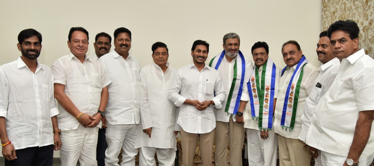 Cm ys jagan, daggubati purandeshwari, gokaraju gangaraju, ysrcp, bjp, ap news, ap politics, సీఎం జగన్, దగ్గుబాటి పురంధేశ్వరి, గోకరాజు గంగరాజు, వైసీపీ, బీజేపీ, ఏపీ న్యూస్, ఏపీ రాజకీయాలు