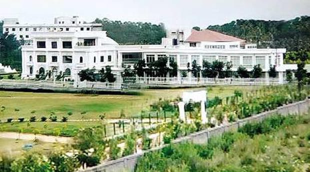 Ys Jagan White House In Bangalore Photos విశాఖలో సొంతిల్లు కట్టుకునే పనిలో జగన్.... ఎక్కడంటే.. - News18 తెలుగు