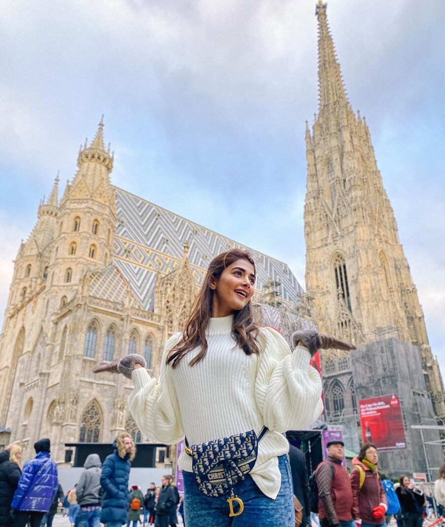  పూజా హెగ్డే లేటెస్ట్ ఫోటో షూట్ (Instagram/Photo)