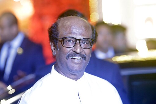 మరోవైపు కొద్దిరోజుల క్రితం అమిత్ షా తమిళనాడులో పర్యటించడం.. ఆ తరువాత రజినీకాంత్ హఠాత్తుగా అభిమానులతో కీలక భేటీ నిర్వహించడంపై ఆసక్తికర చర్చ జరుగుతోంది. రజినీకాంత్ ద్వారా తమిళనాడు రాజకీయాలపై పట్టు సాధించాలని బీజేపీ వ్యూహరచన చేస్తోందనే ఊహాగానాలు చాలాకాలంగా వినిపిస్తున్నాయి. 