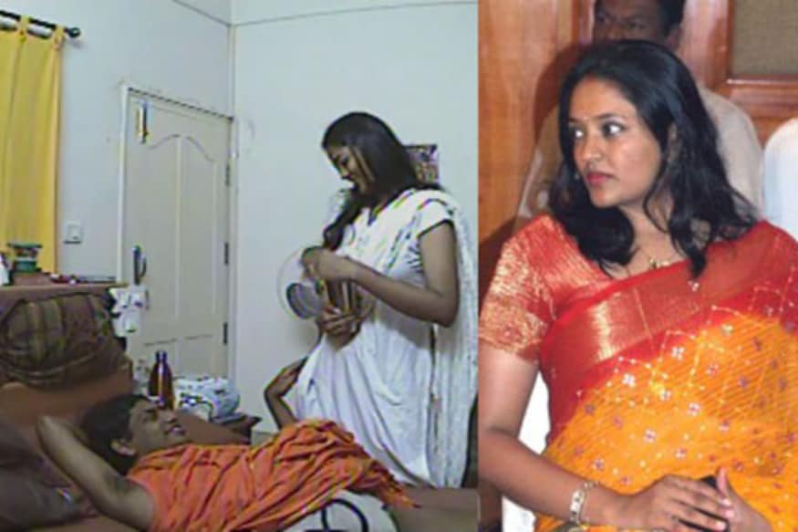 Tollywood writer Paruchuri Gopalakrishna Interesting comments on Ranjitha Nityananda relationship pk అప్పటి వరకు కేవలం నటిగానే ప్రేక్షకులకు తెలిసిన రంజిత.. నిత్యానంద ఎపిసోడ్తో ఒక్కసారిగా కాంట్రవర్సీ క్వీన్ అయిపోయింది. అప్పటి వరకు ఉన్న ఇమేజ్.. తెచ్చుకున్న పేరు.. సంపాదించుకున్న క్రేజ్ అంతా పోయింది. ranjitha,ranjitha paruchuri gopalakrishna,paruchuri gopalakrishna you tube channel,nithyananda,nithyananda ranjitha,swami nithyananda,nityananda,nithyananda and ranjitha,nithyananda ranjitha video,actress ranjitha,nityananda ranjitha case,nithyananda & ranjitha,nityananda ranjitha abuse case,nithyananda with ranjitha,nithyananda ranjitha speech,nithyananda sex with ranjitha,nityananda and ranjitha cctv footage,swami nithyananda and ranjitha,nithyananda ranjitha new video,telugu cinema,రంజిత,నిత్యానంద,రంజిత నిత్యానంద,పరుచూరి గోపాలకృష్ణ రంజిత,తెలుగు సినిమా