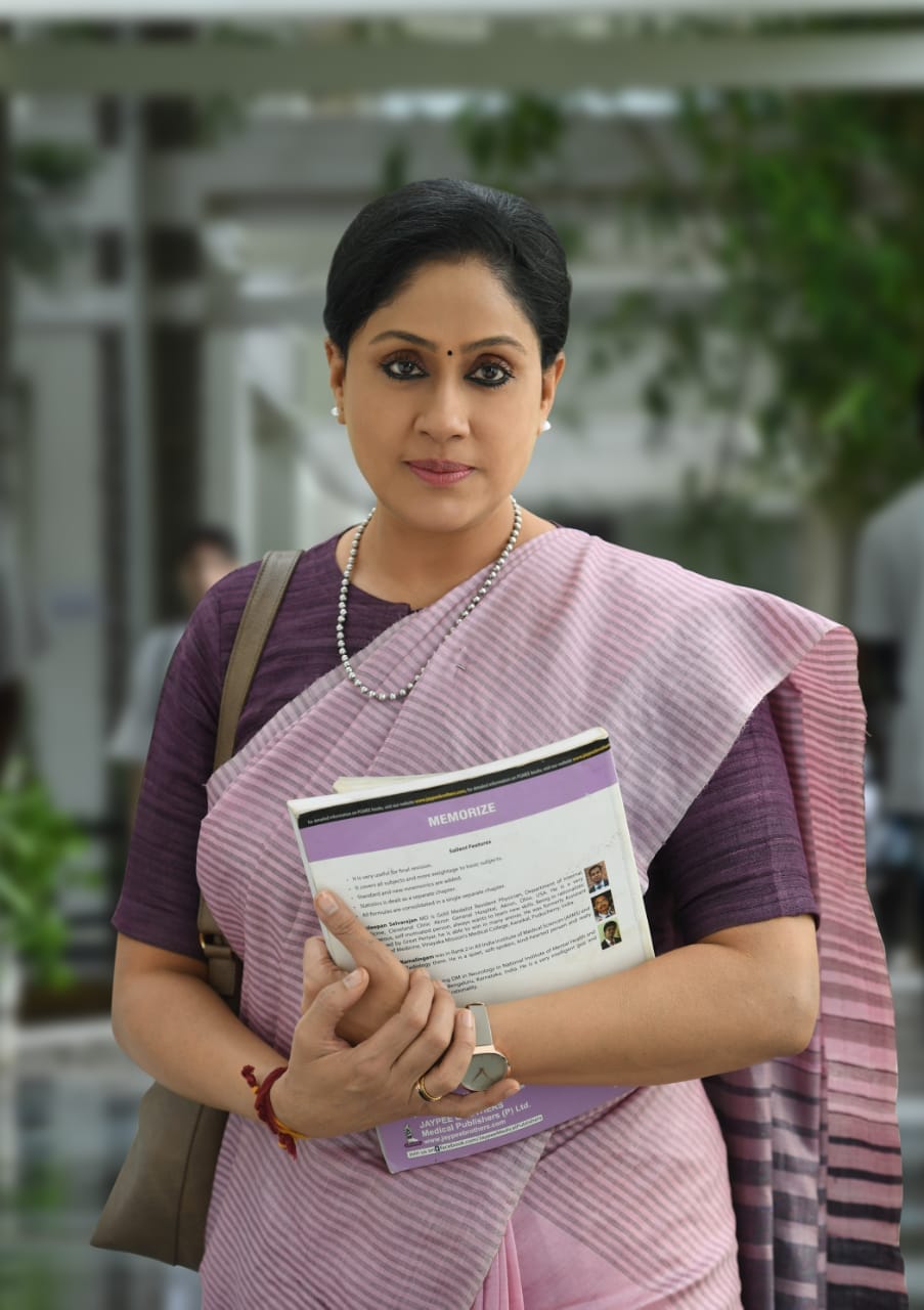 Lady Superstar Vijayashanti charged a huge record remuneration for Sarileru Neekevvaru movie pk ఒకటి రెండు కాదు.. 13 ఏళ్ల తర్వాత మళ్లీ సినిమాల్లోకి వస్తుంది విజయశాంతి. ఆమెను సినిమాల్లో నటింపజేయాలని చాలా మంది దర్శకులు ప్రయత్నించారు కానీ ఎవరి వల్లా కాలేదు. చివరికి అనిల్ రావిపూడి అది సాధించాడు. vijayashanti,vijayashanthi twitter,vijayashanti twitter,vijayashanti movies,vijayashanti remuneration,vijayashanti huge remuneration,vijayashanti mahesh babu movie,vijayashanti anil ravipudi sarileru neekevvaru,vijayashanti,vijayashanthi twitter,vijayashanti twitter,vijayashanti movies,vijayashanti remuneration,vijayashanti huge remuneration,vijayashanti mahesh babu movie,vijayashanti anil ravipudi sarileru neekevvaru,vijayashanti re entry,vijayashanti mahesh babu,vijayashanti mahesh babu anil ravipudi,mahesh babu anil ravipudi movie,mahesh babu anil ravipudi rashmika mandanna,telugu cinema,విజయశాంతి,విజయశాంతి మహేష్ బాబు,విజయశాంతి మహేష్ బాబు అనిల్ రావిపూడి,విజయశాంతి ట్విట్టర్,విజయశాంతి సినిమాలు,విజయశాంతి రీ ఎంట్రీ