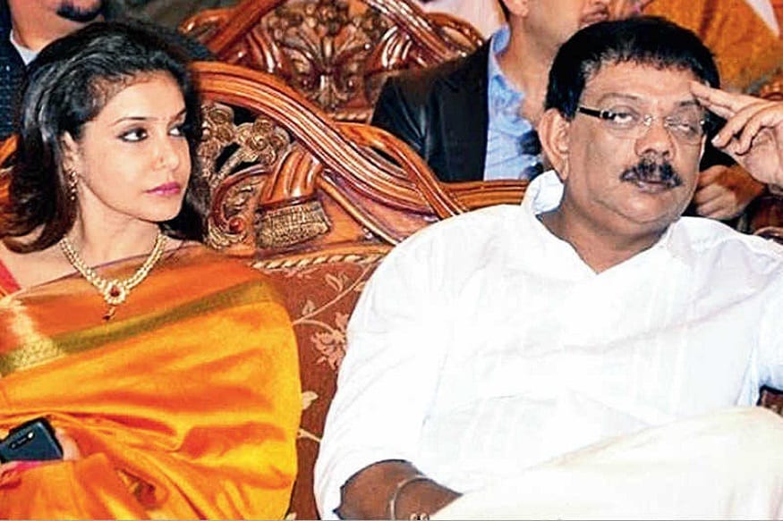  మలయాళ హిట్ డైరెక్టర్ ప్రియదర్శన్‌ను హీరోయిన్ లిజీ ప్రేమించి పెళ్లి చేసుకుంది. ఆ తర్వాత వీళ్లిద్దరు విడాకులు తీసుకున్నారు. (Facebook/Photo)