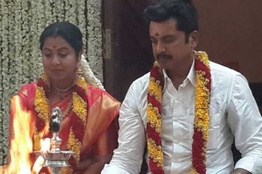  అటు ఒకింటి వాళ్లు అయిన జంటల్లో రాధిక శరత్ కుమార్ కూడా ఉన్నారు. (Facebook/Photo)