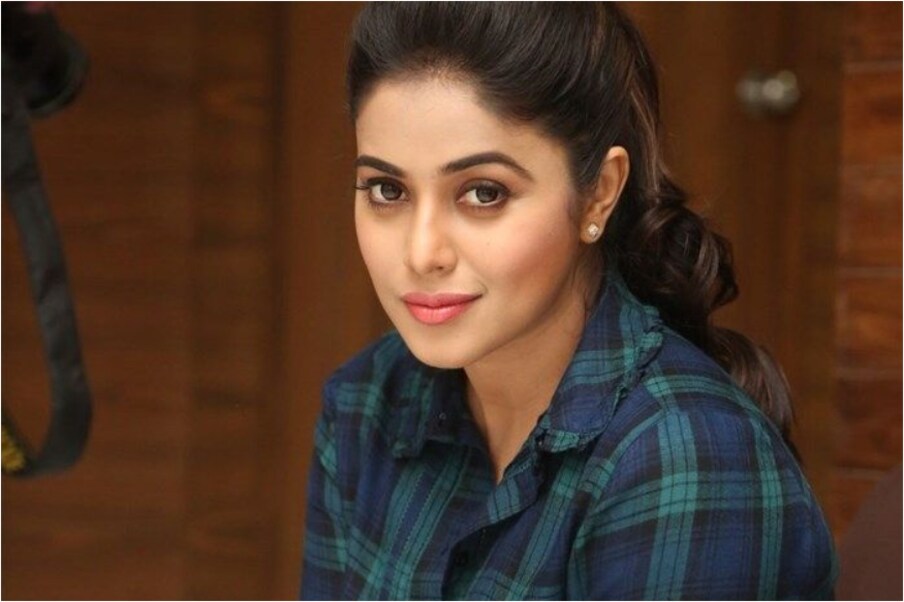  ఢీ షోలో స్మాల్ స్క్రీన్ పై అలరించిన పూర్ణ.. ఇపుడు మలయాళంతో పాటు హిందీలో ఓ వెబ్ సిరీస్ చేయడానికి ఓకే చెప్పినట్టు సమాచారం.  (File/Photo)