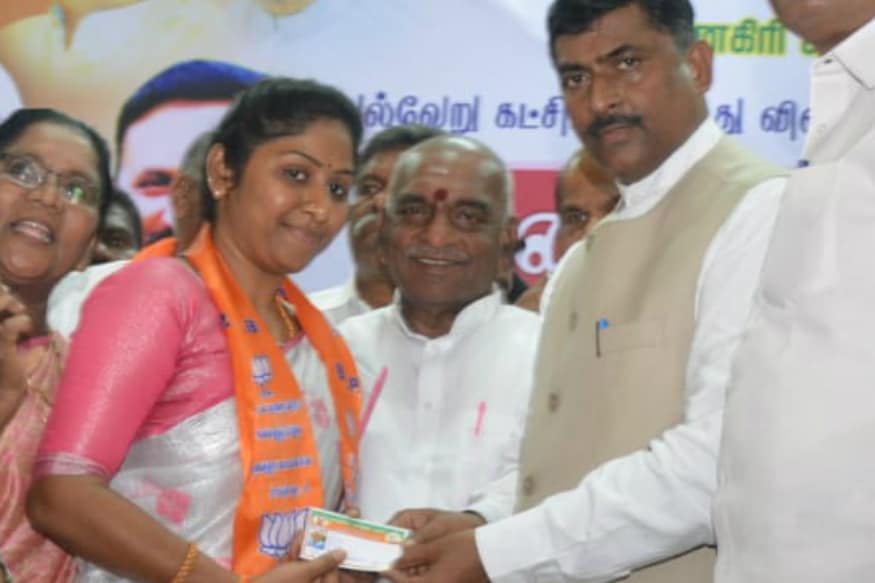News18 Telugu - Veerappan Daughter | వీరప్పన్ కుమార్తెకు బీజేపీలో కీలక  పదవి...Slain Smuggler Veerappans Daughter is BJPs Youth Wing Leader in  Tamil Nadu Says She Believes in Social Service ba- Telugu News, Today's