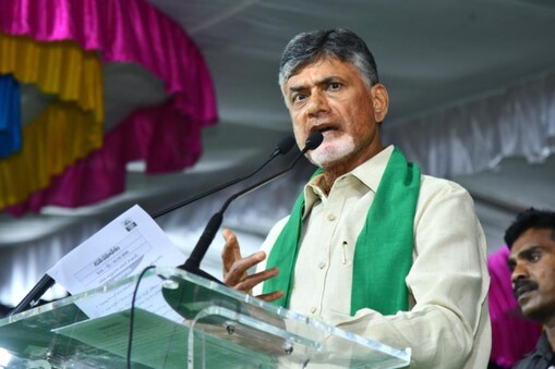 కొంతకాలం ఇదే అంశం చుట్టూ ఏపీ రాజకీయాలు తిరిగే అవకాశం ఉందనే వాదనలు కూడా వినిపిస్తున్నాయి. అయితే అమరావతి అంశంలో చంద్రబాబు వ్యూహానికి తగ్గట్టుగా టీడీపీ నేతలు వ్యవహరించలేకపోతున్నారనే టాక్ వినిపిస్తోంది. 