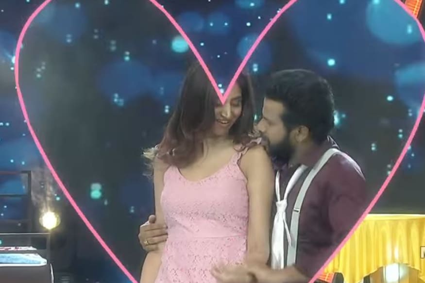 హైపర్ ఆది వర్షిణి మధ్య రొమాన్స్ (hyper aadi varshini)