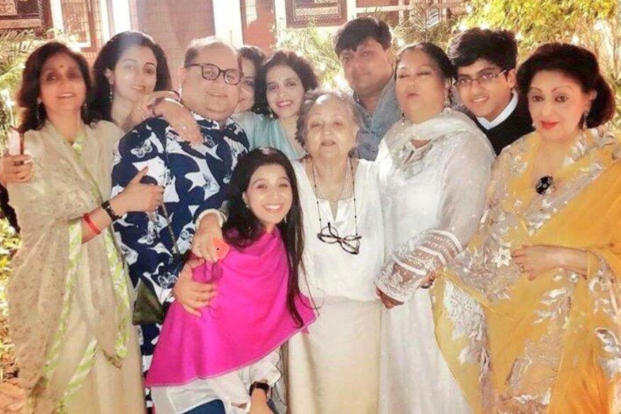 సింగర్ కనికా కపూర్కు కరోనా (kanika kapoor corona)