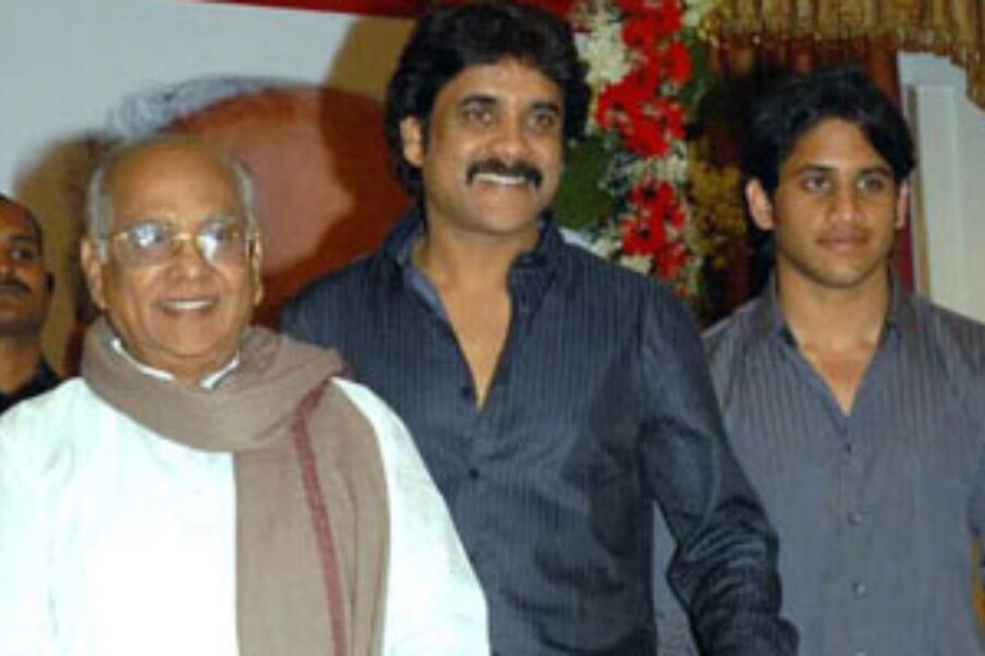  ఇంకోవైపు అక్కినేని ఫ్యామిలీలో ఏఎన్నార్, నాగార్జున కూడా ‘కలెక్టర్ గారి అబ్బాయి’, ‘అగ్ని పుత్రుడు’, ‘ఇద్దరూ.. ఇద్దరే’ సినిమాల్లో వాళ్లు నిజ జీవిత పాత్రలైన తండ్రి కొడుకులుగా తెరపై కనిపించి ప్రేక్షకులను మెప్పించారు. (Twitter/Photo)