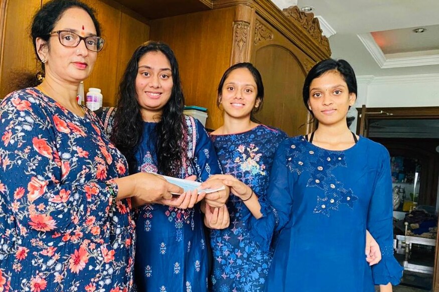rebel star krishnam raju and his wife and 3 daughter donates 10 lakh rupees to pm relief fund,krishnam raju,krishnam raju family,krishnam raju donates 10 lakh rupees to pm relief fund,prabhas,prabhas krishnam raju,prabhas donates 3 crore rupees to pm relief fund,krishnam raju family,krishnam raju wife shyamala,krishnam raju daughters sai praseeda sai prakeerthy sai pradeepthi,krishnam raju family donates 10 lakh rupees to pm relief fund,tollywood,telugu cinema,కృష్ణంరాజు,రెబల్ స్టార్ కృష్ణంరాజు,యంగ్ రెబల్ స్టార్ ప్రభాస్,ప్రభాస్ కృష్ణంరాజు,ప్రభాస్ విరాళం,కృష్ణంరాజు,కృష్ణంరాజు భార్య శ్యామల,కృష్ణంరాజు కూతుళ్లు సాయి ప్రదీప్తి సాయి ప్రకీర్తి సాయి ప్రసీద,ప్రధాన మంత్రి సహాయనిధికి కృష్ణంరాజు కుటుంబం విరాళం