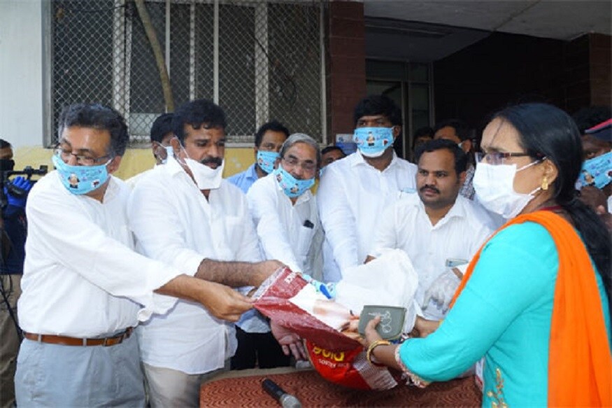 Tollywood hero srikanth help to telangana police,srikanth,srikanth help to police,harish shankar help to journalists,srikanth help to telangana police,srikanth,Hero srikanth donates 5 lakh rupees,srikanth donates corona crisis charity,srikanth chiranjeevi,tollywood,telugu cinema,srikanth ccc,srikanth coroanvirus,srikanth covid 19,శ్రీకాంత్,శ్రీకాంత్ 5 లక్షల రూూపాయలు,కరోనా క్రైసిస్ ఛారిటీ 5 లక్షల విరాళం,5 లక్షల విరాళం,శ్రీకాంత్ కోవిడ్ 19,శ్రీకాంత్ కరోనా క్రైసిస్,తెలంగాణ పోలీసులకు శ్రీకాంత్ సాయం,జర్నలిస్ట్లకు హరీష్ శంకర్ సాయం