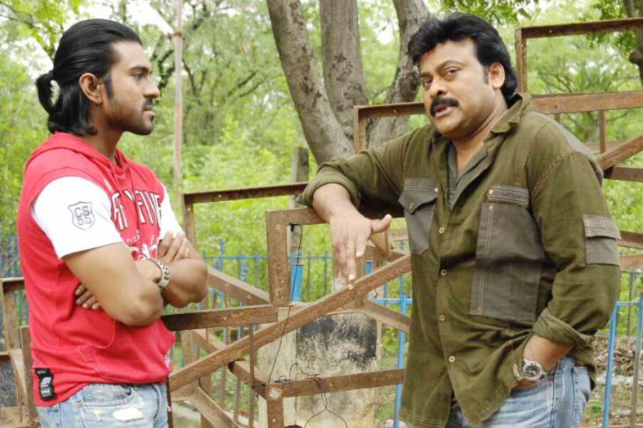  అల్లు అరవింద్ నిర్మాణంలో రాజమౌళి దర్శకత్వంలో రామ్ చరణ్ హీరోగా తెరకెక్కిన ‘మగధీర’లో చిరంజీవి అతిథి పాత్రలో కాసేపు కనిపించి అభిమానులను కనువిందు చేసారు. ఒక రకంగా అల్లు అరవింద్ కాంబినేషన్‌లో చిరు నటించిన పదిహేడో చిత్రం ‘మగధీర’. (Twitter/Photo)