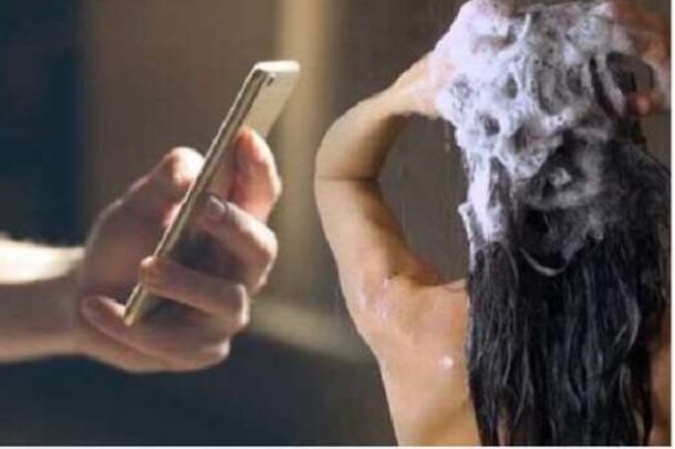 చెల్లిని బెదిరించి అక్క దుస్తులు మార్చుకుంటున్న వీడియోతో...దారుణం...