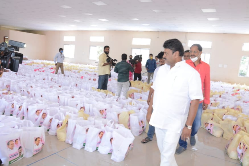 సినీ కార్మికులకు మంత్రి తలసాని సాయం (talasani srinivas yadav)