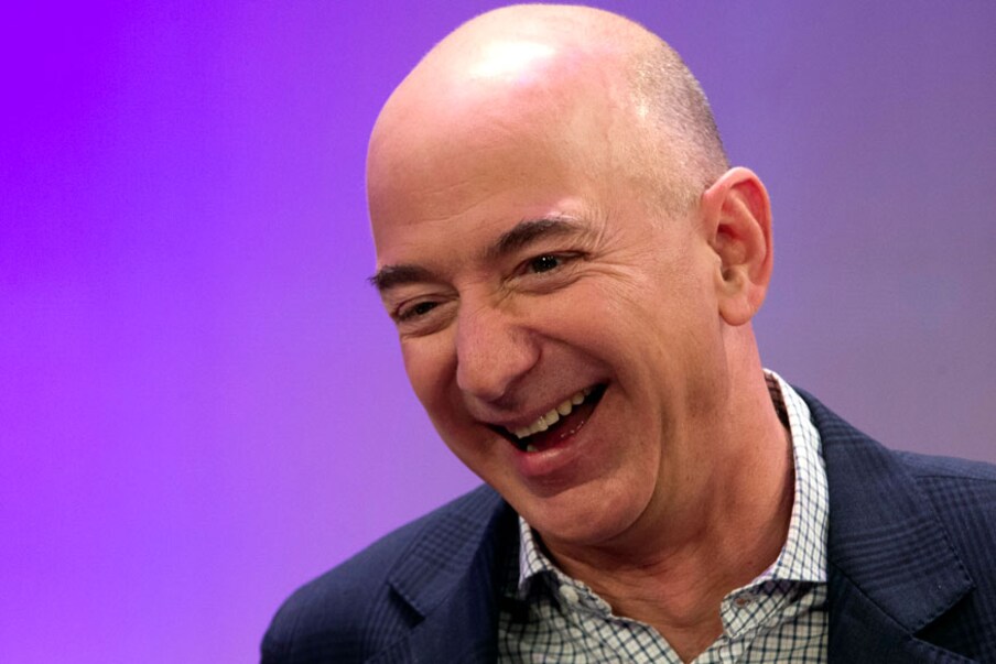  1. Jeff Bezos: అమెజాన్ అధిపతి జెఫ్ బెజోస్ వయస్సు 56 ఏళ్లు. ఆయన నికర ఆస్తి 160.2 బిలియన్ డాలర్లు. (image: File Photo)