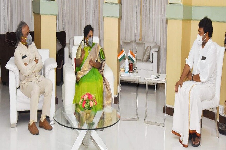 chiranjeevi met telangana governor Tamilisai Soundararajan due to this reasons,chiranjeevi,chiranjeevi twitter,chiranjeevi Met Tamilisai Soundararajan,chiranjeevi birthday wishes to governor Tamilisai Soundararajan,chiranjeevi telangana governor Tamilisai Soundararajan,chiranjeevi telangana chief minister kcr,chiranjeevi best wishes to telangana people,tollywood,telugu cinema,telangana politics,చిరంజీవి,తెలంగాణ ఆవిర్భావ దినోత్సవం,తెలంగాణ రాష్ట్ర ప్రజలకు చిరంజీవి శుభాకాంక్షలు,తెలంగాణ సీఎం కేసీఆర్కు చిరంజీవి శుభాకాంక్షలు,తెలంగాణ గవర్నర్ తమిళసై సౌందర రాజన్,తమిళపై సౌందరరాజన్కు పుట్టినరోజు శుభాకాంక్షలు తెలిపిన చిరంజీవి,తెలంగాణ గవర్నర్ తమిళసై సౌందరరాజన్కు బర్త్ డే విషెస్ తెలియజేసిన చిరంజీవి,తెలంగాణ గవర్నర్తో చిరంజీవి దంపతులు భేటి