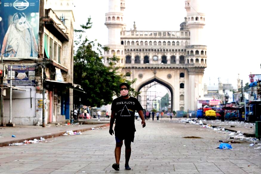  ఈ నేపథ్యంలో రాత్రి 9గంటల నుంచి ఉదయం 5గంటల వరకు కఠిన ఆంక్షలు అమలు చేయనుంది. ఈ టైమ్ లో ఎవరు బయటకు వచ్చినా కఠిన చర్యలు తప్పవని పోలీసులు హెచ్చరిస్తున్నారు.