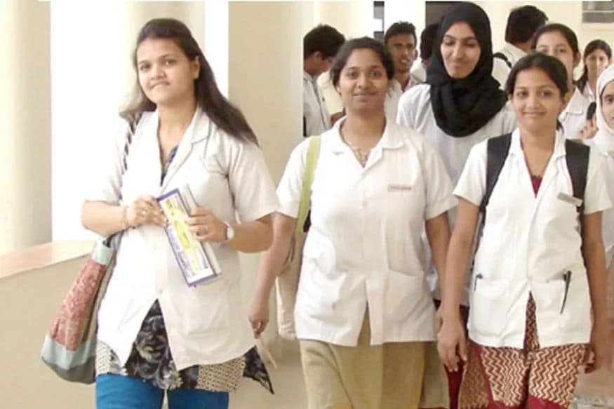 8. Those selected will have postings in Kovid 19 hospitals. Pulmonology, Anesthesia and General Medicine doctors are given first priority among specialist doctors. (Symbolic image) 8. Those selected will have postings in Kovid 19 hospitals. Pulmonology, Anesthesia and General Medicine doctors are given first priority among specialist doctors. (Symbolic image)