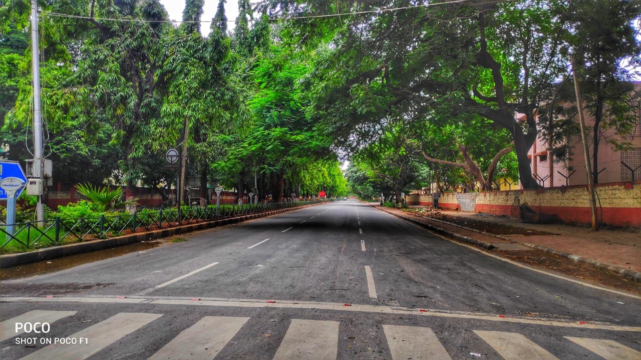  కర్ఫ్యూ టైమ్ లో హైదరాబాద్ చేరుకుంటే ఇళ్లకు ఎళా వెళ్లాలనే అంశంపై సర్వత్రా ఆందోళన వ్యక్తమవుతోంది. ఐతే ఇలాంటి వారికి ప్రభుత్వం ఊరట కల్పించింది.