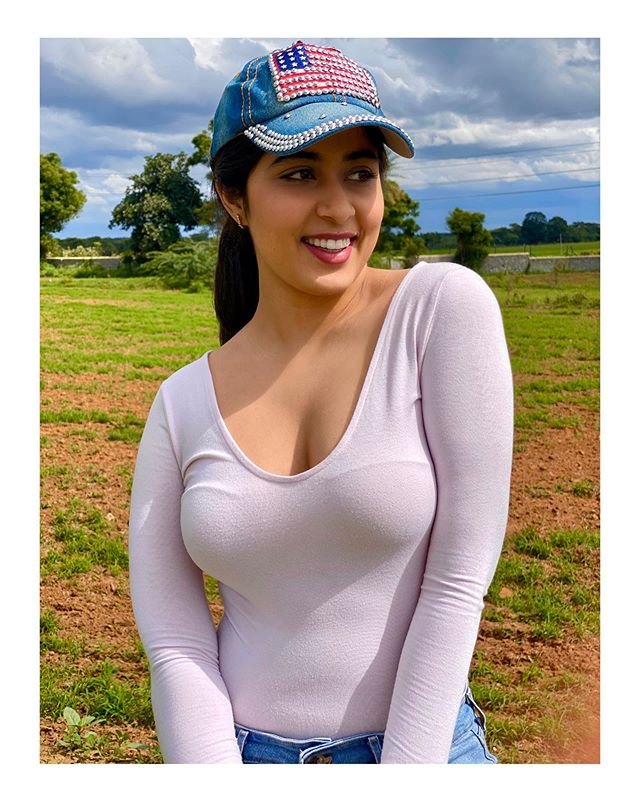  నిఖితా శర్మ లేటెస్ట్ పిక్స్ Photo : Instagram/nikitasharma_official