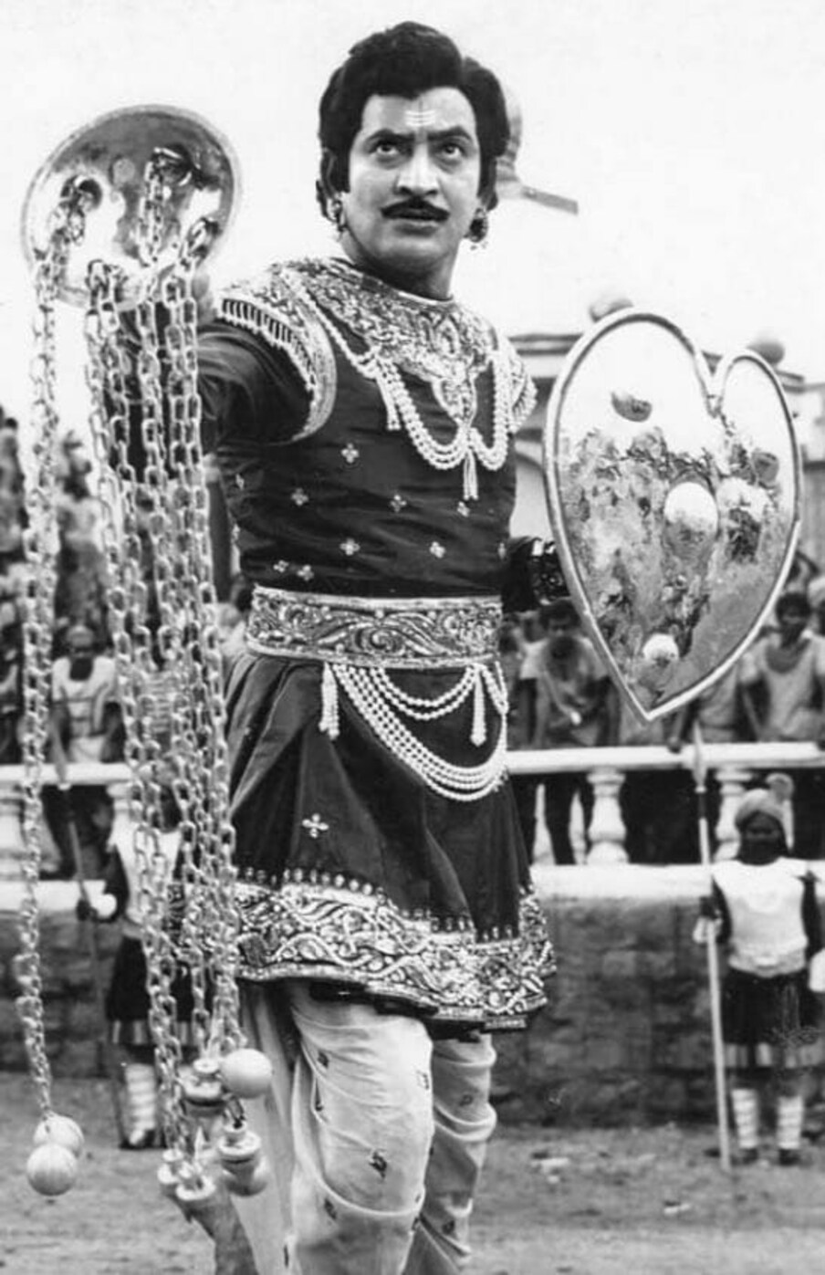  అల్లూరి సీతారామరాజు తర్వాత సూపర్ స్టార్ కృష్ణ నటించిన చారిత్రక చిత్రం ‘విశ్వనాథ నాయకుడు’ (Twitter/Photo)