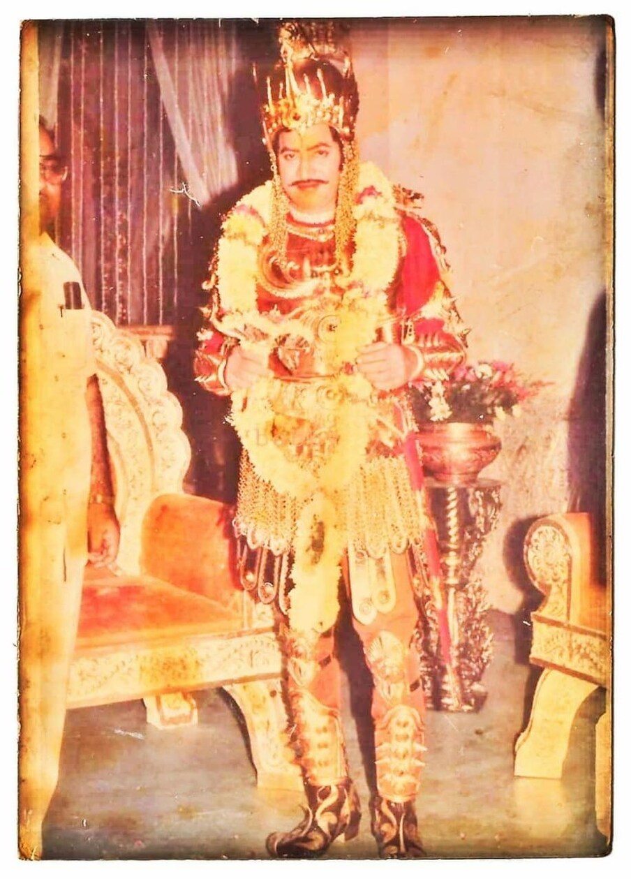  ఈ చిత్రాన్ని దాసరి నారాయణ రావు, కృష్ణంరాజు ఆస్థాన ప్రొడ్యూసర్ అయిన విజయ మాధవి ప్రొడక్షన్ బ్యానర్‌‌ వడ్డే రమేష్ భారీ ఎత్తున తెరకెక్కించారు. (Twitter/Photo)
